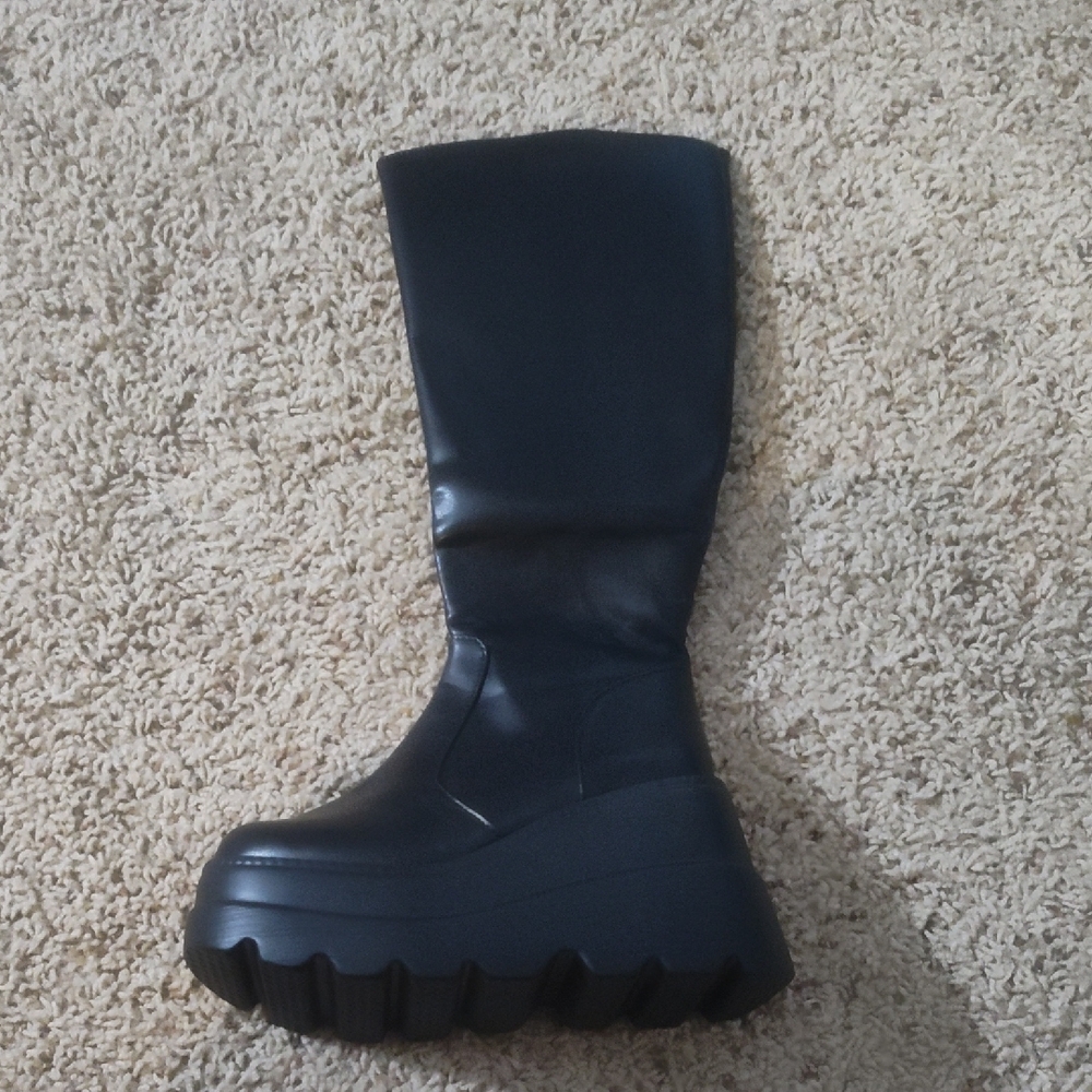 Elegant Black Platform Boots for Women